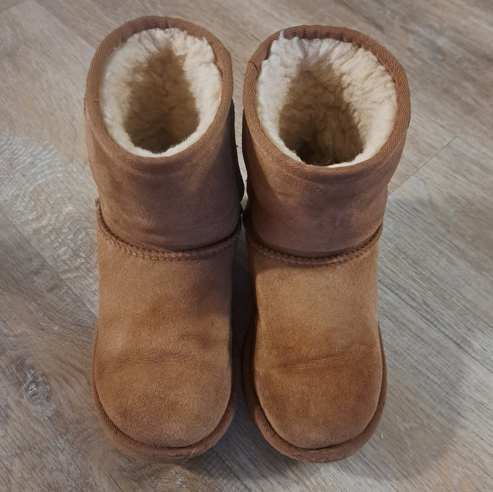 UGG Kids Chestnut Plush Shearling Boots Size 1
